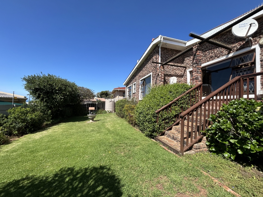 4 Bedroom Property for Sale in Wavecrest Eastern Cape